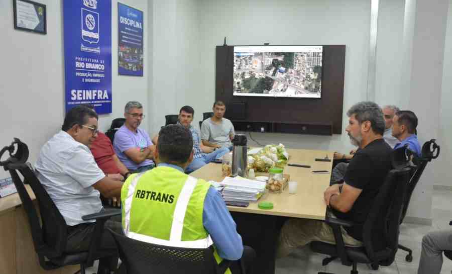 Prefeitura e TL Engenharia alinham estratégias para minimizar impactos no trânsito durante obra do elevado da Dias Martins